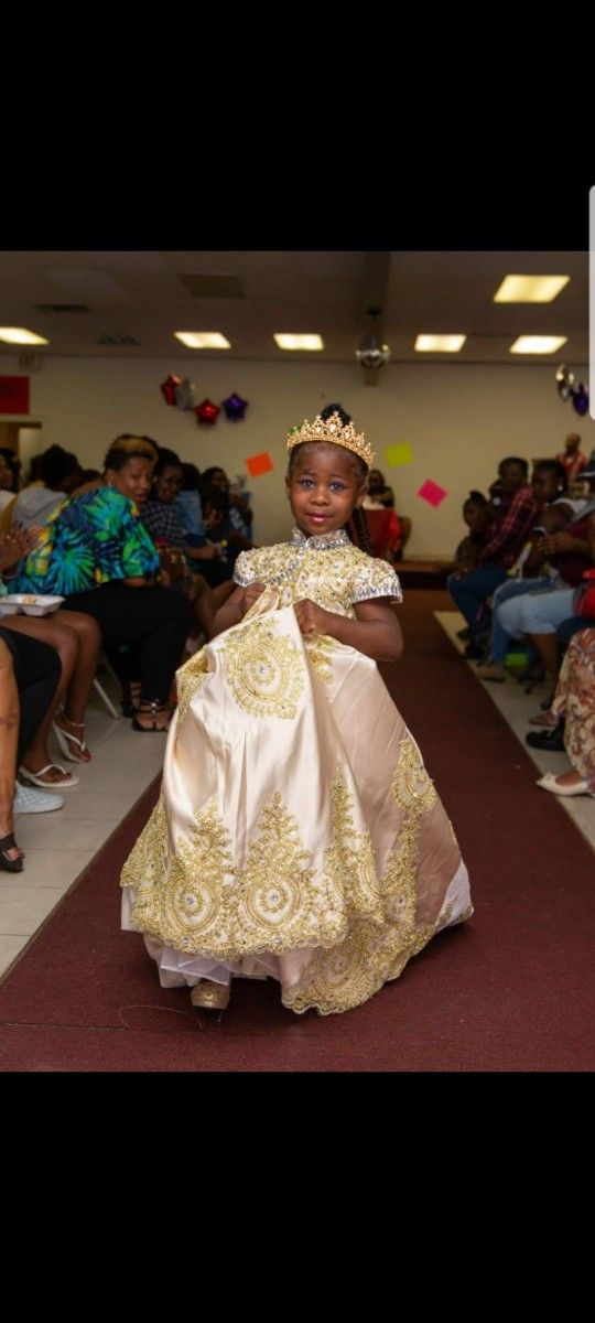 2021 Royal Flower Girl Dress for Weddings Satin Lace Beaded Ball Gown Girl Party Communion Dress Pageant Gown Gold Color
