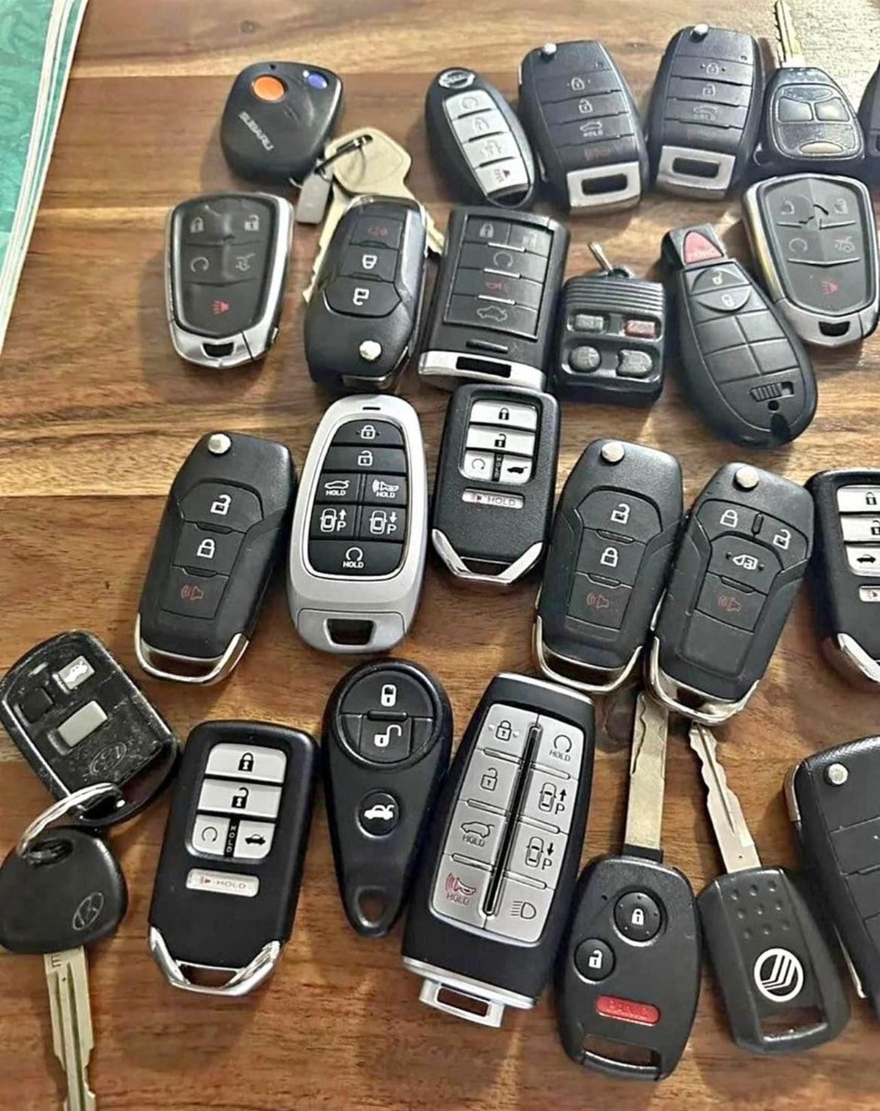 Car Keys - Remotes - Key fobs - Llaves - Controles