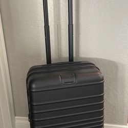 Beis THE CARRY-ON ROLLER IN BLACK