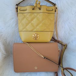 TORY BURCH Originales $170, por las dos.