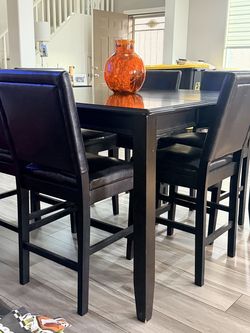 Dinning Table pub x 6pub chairs x 2 stools