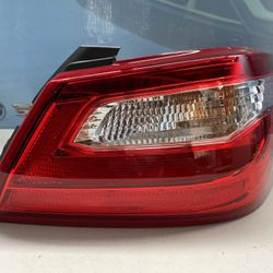 2016-2018 NISSAN ALTIMA RH TAIL LIGHT 