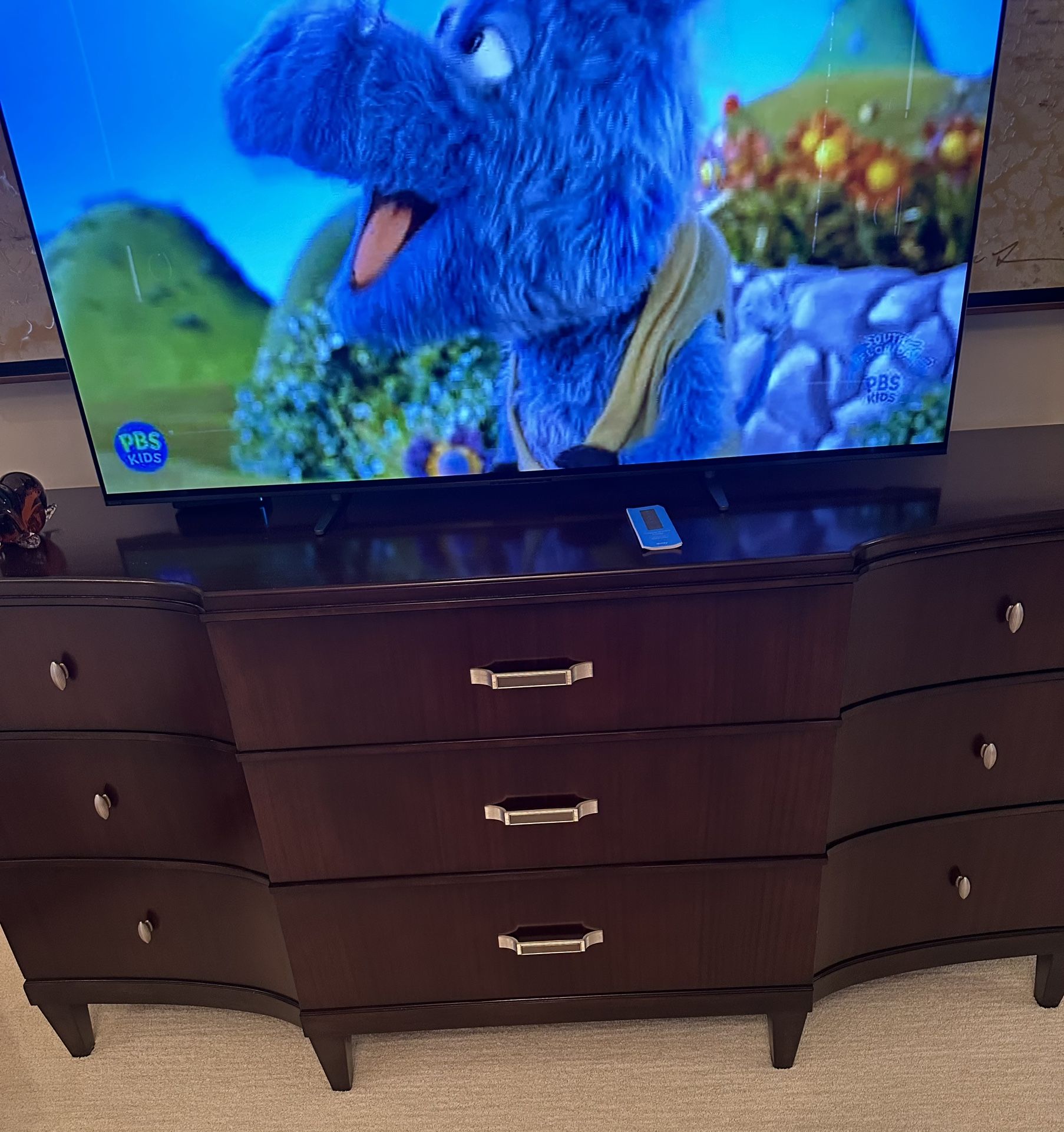 Absolute Beautiful Wooden Dresser