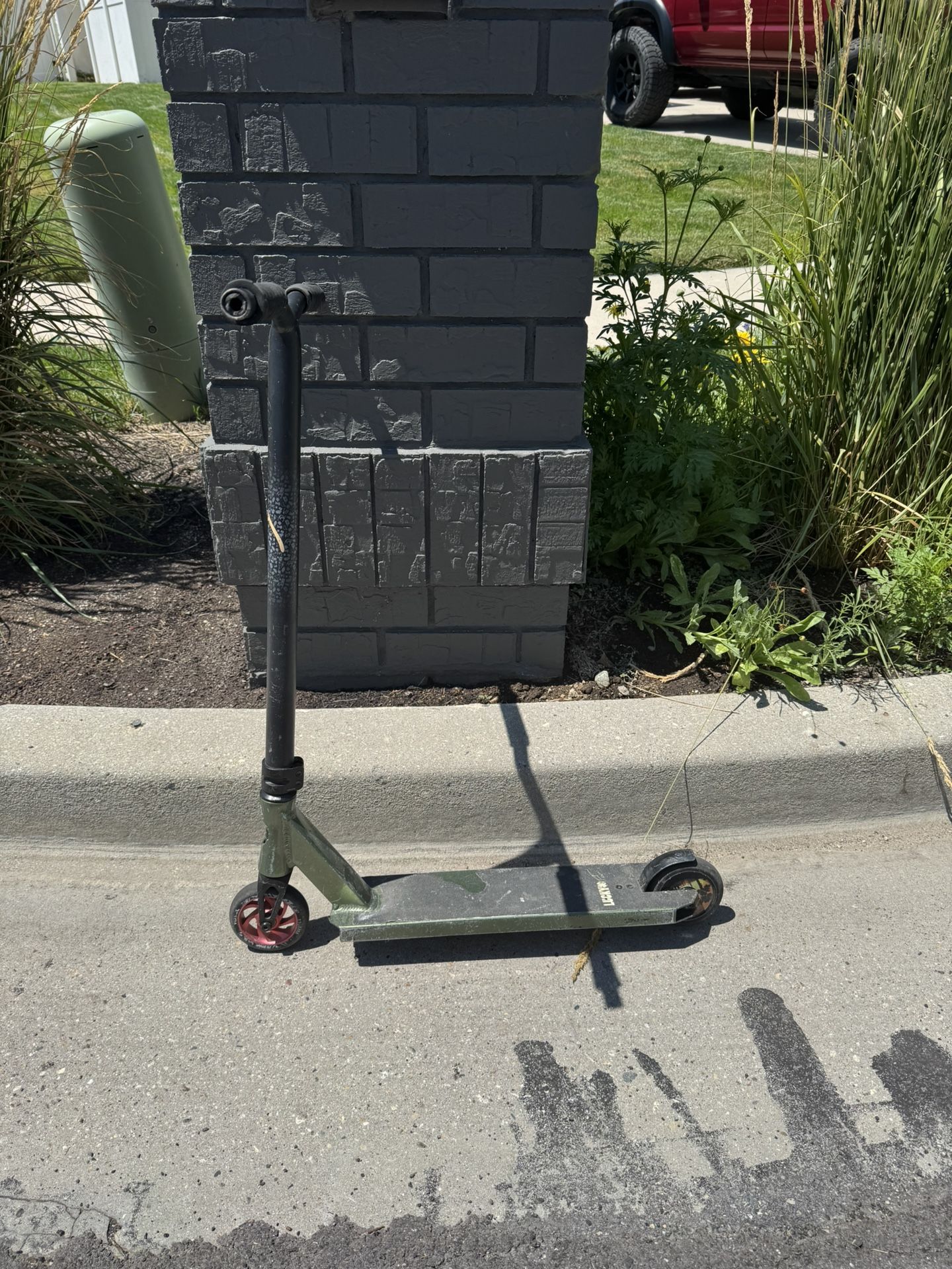Green Tanner Fox Lucky Scooter In Good Condition