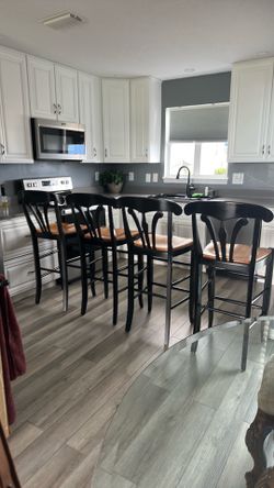 Bar chairs (high) (4) stools