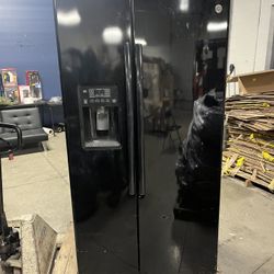 GE Black Full Size Fridge/Freezer