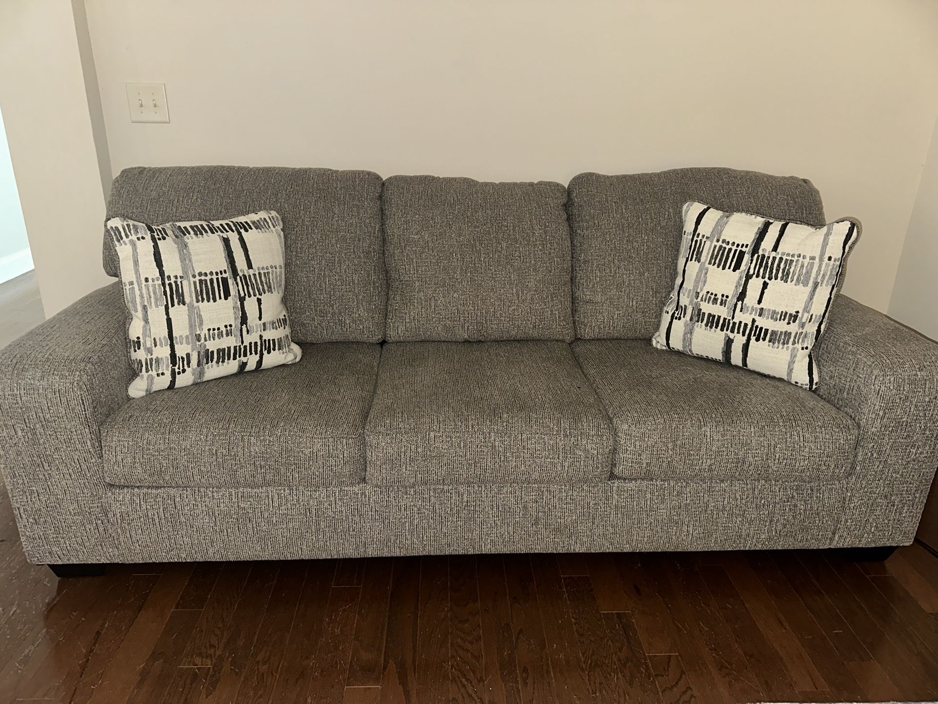 BROYHILL Sofa And Love Seat