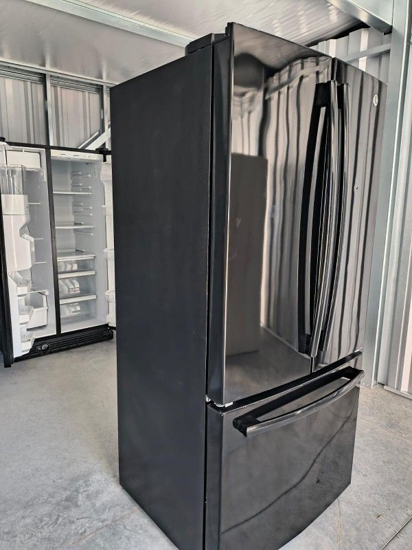 GE Refrigerator Fridge DELIVERY AVAILABLE! Freezer on bottom