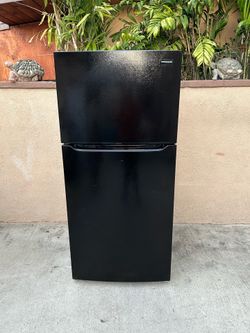 Frigidaire Fridge Black 18cu Ft 30x30x66🛑👍3 MONTHS WARRANTY