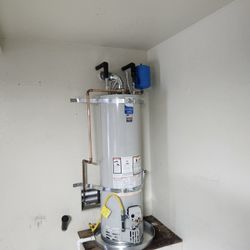 40 Gallon Bradford White Water Heater
