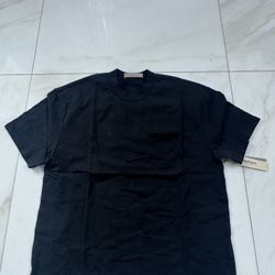 BLACK ESSENTIALS SHIRT