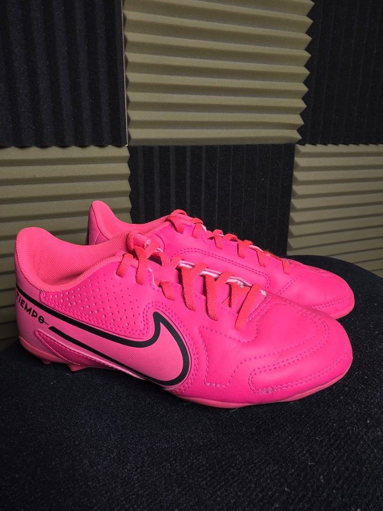 Nike Tiempo legend 9 club kid's soccer cleats.