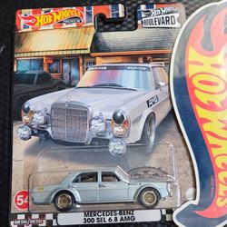 Hot Wheels Premium Boulevard Mercedes-Benz 300 SEL 6.8 AMG
