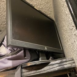 2 Monitors With Double Mount Attachment 