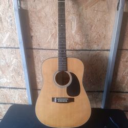 Brand: Carlos.
Model: 238, often identified as a dreadnought style acoustic guitar.
Origin: Manufactured in Korea.
Era: These guitars were typically p