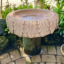 21.5” Concrete Fountain Top: 21.5”W x 5.75”H