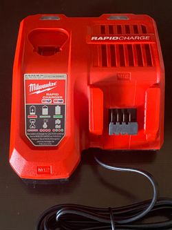 Milwaukee M12 and M18 12-Volt/18-Volt Lithium-Ion Multi-Voltage Rapid Battery Charger
