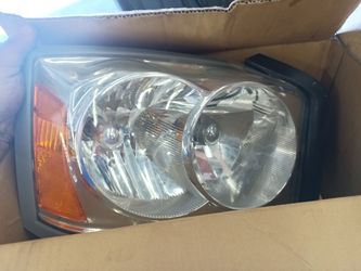 Head Light Assemblys And Bug Shield For 2005 To 2007  Dodge Dakota 