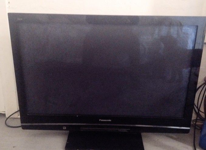 40 Inch Panasonic Flat Screen TV 
