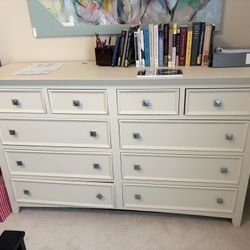 10-Drawer Dresser