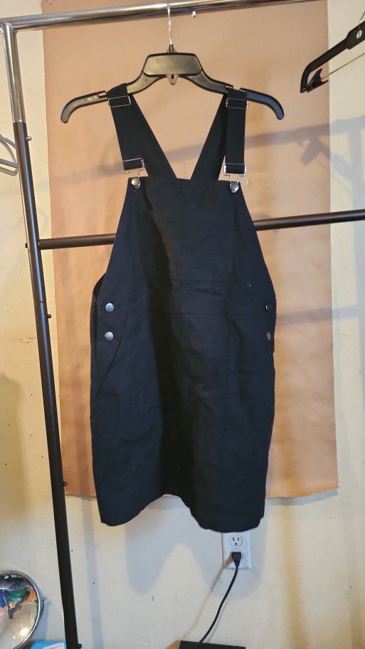 New Women's Overall Dress With Front Pockets And Back Pockets Size Small New Never Worn Been Packed Up