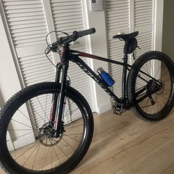 specialized fuse mountain bike 29” hydraulic sit. trail  wheels