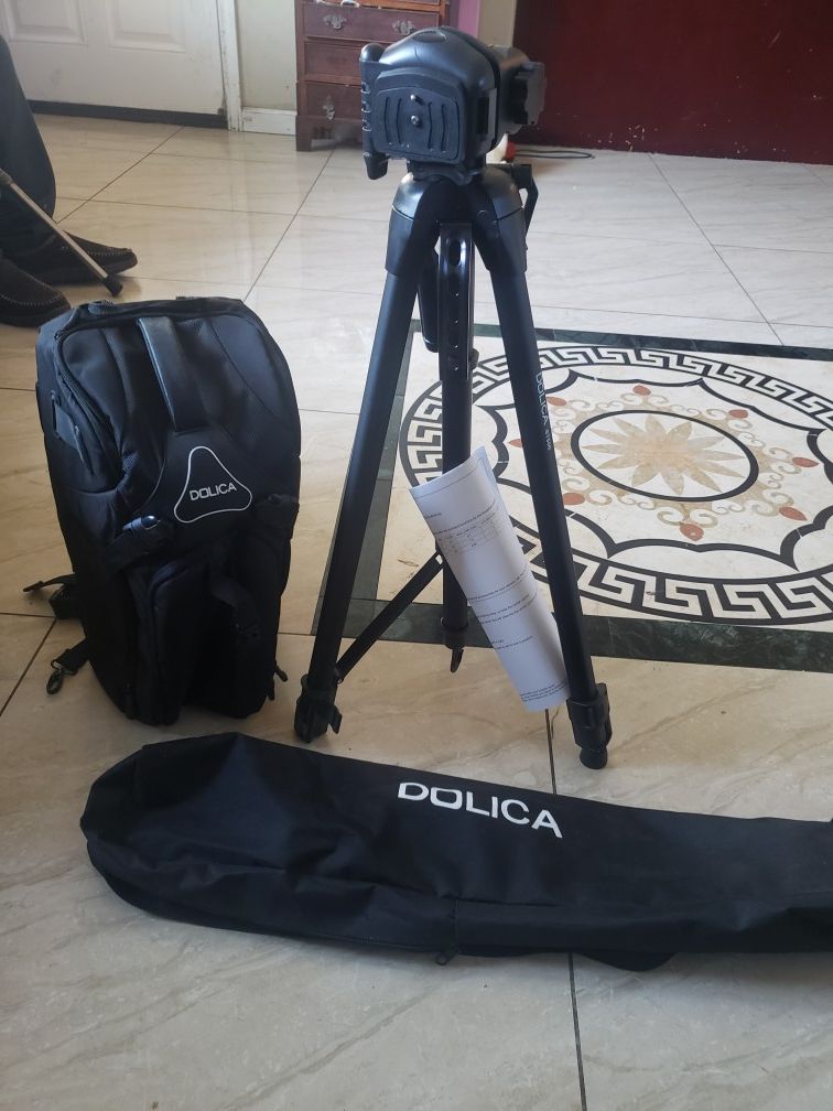 DOLICA ST-600DK10KIT Includes ST-600 TRIPOD and Dolica DK-10 Small 