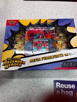 Ascended Hero’s Mega Feraligatr Box