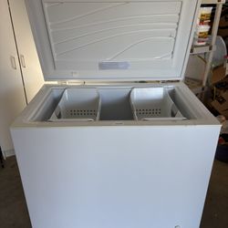 Kenmore Chest Freezer 15.6 CF 