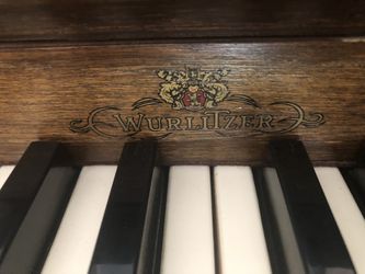 Wurlitzer Piano Excellent Condition 