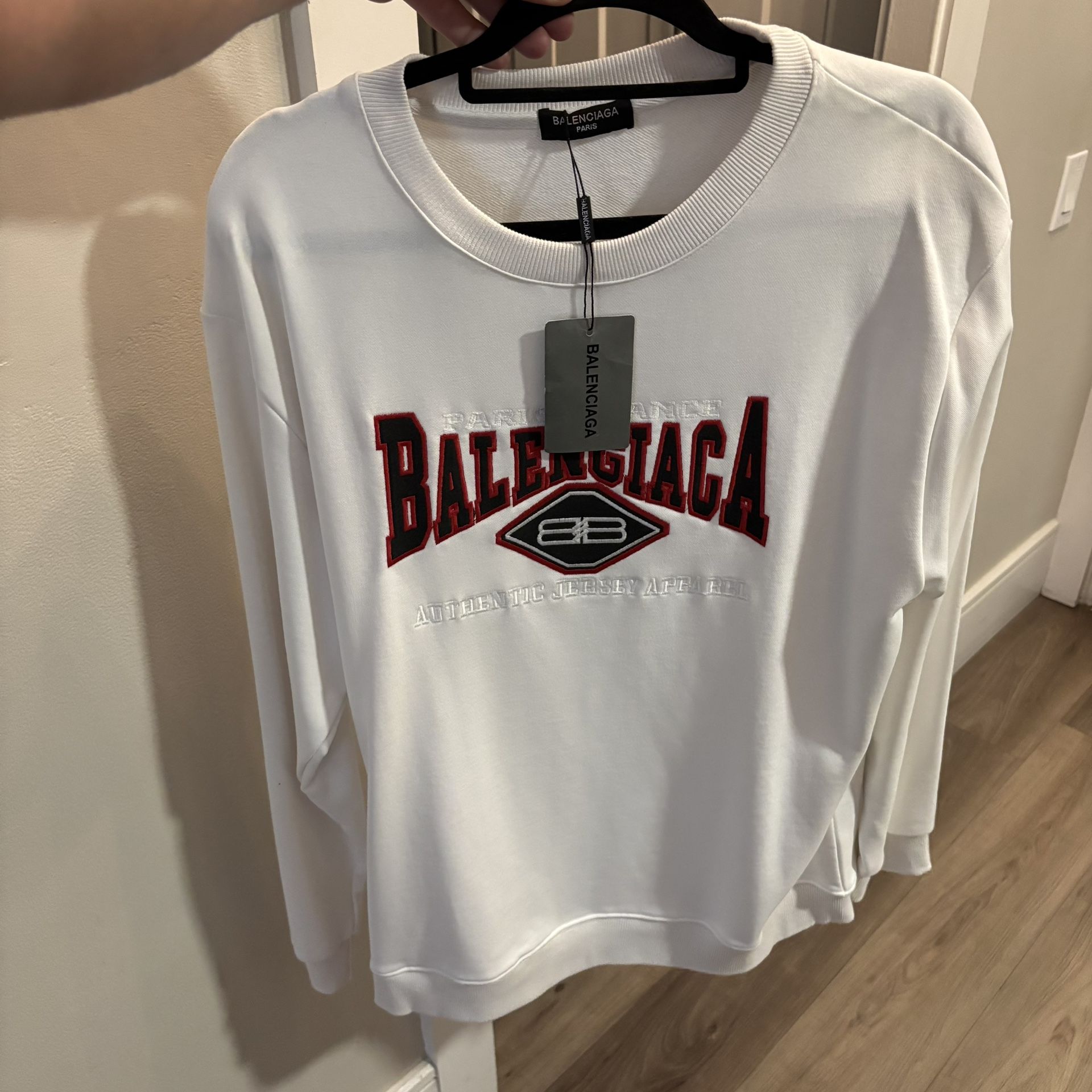 Men’s Sweater Size M/L