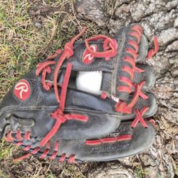Rawlings "Youth" Baseball  Glove ( SEE PICS) LOCATED IN GLENDORA.  SEE MY PAGE FOR OTHER BASEBALL EQUIPMENT FOR SALE "CHEAP"