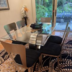 Dinning Table And Chairs 
