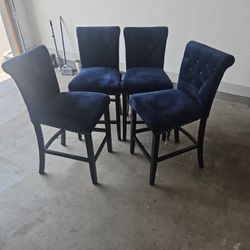 4 Bar Stools 