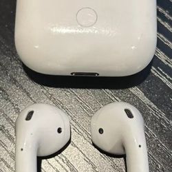 APPLE AIRPODS  + CHARGING CABLE + CASE