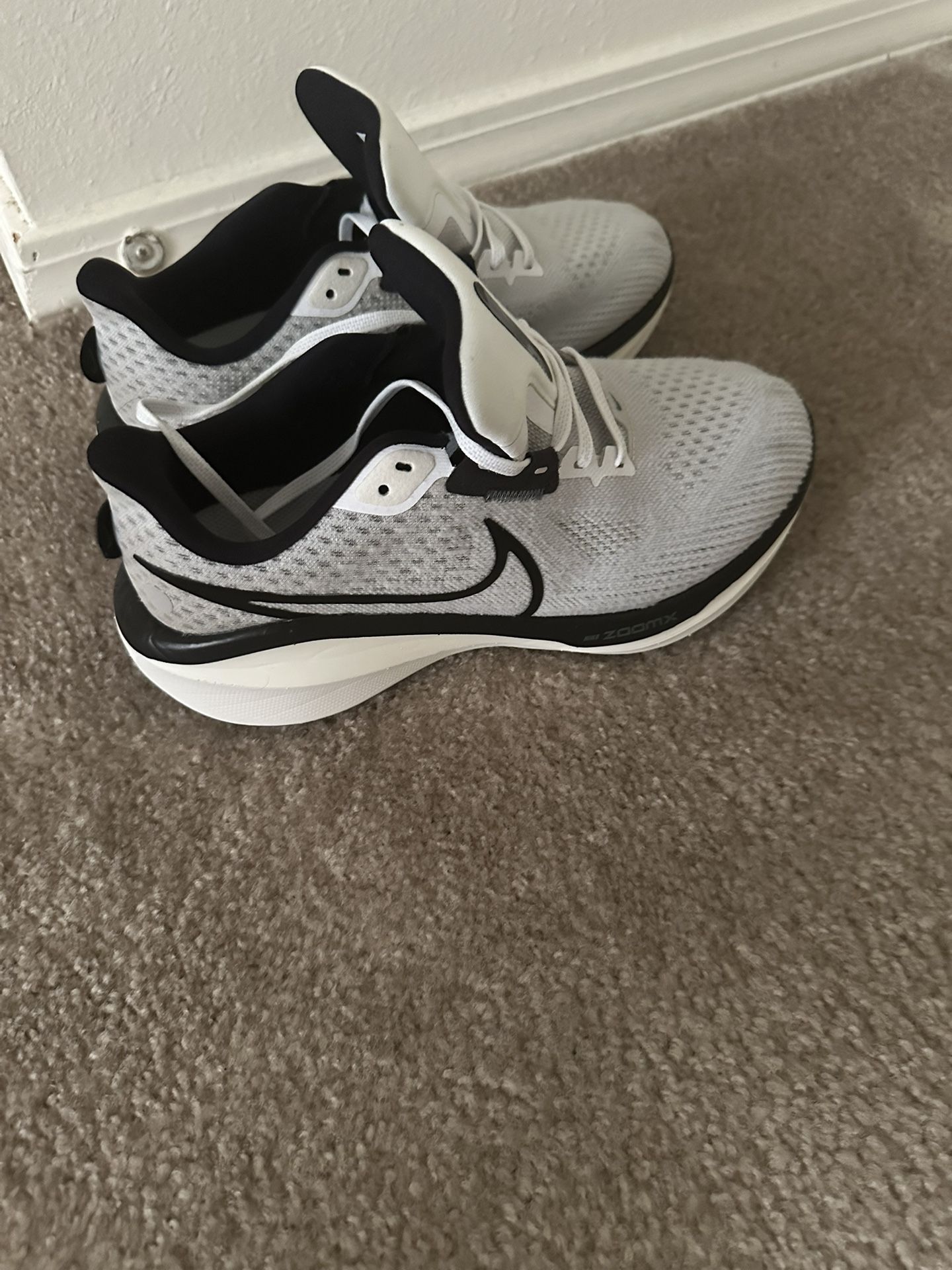 Nike Men's Vomero 17 Running Shoes Size 7