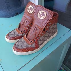 Size 6 High Top Gucci Shoes (Unlased)