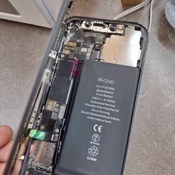 Phone repair   ( iPhone / Galaxy / iPads )