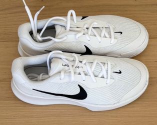 Women’s new Nike tennis shoes 6.5 size