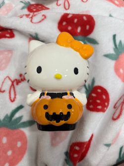 Hello kitty figurine