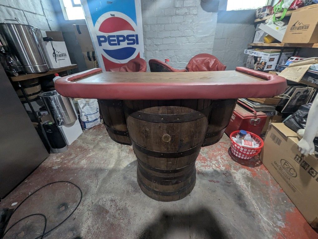 Barrel Bar With 3 Stools And Bar Light