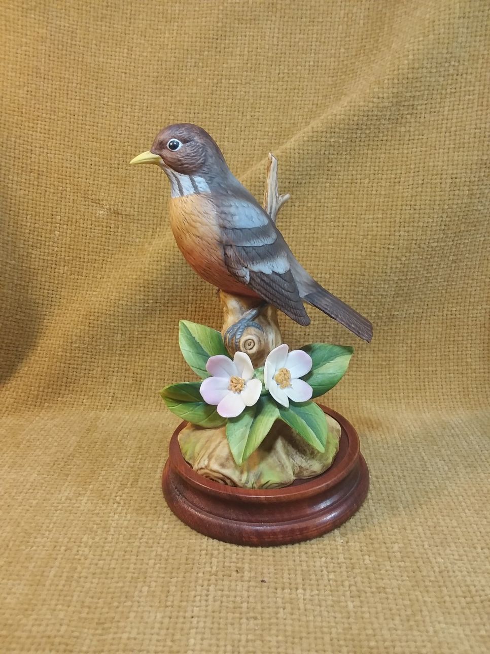 Vintage Andrea By Sadek Robin Figurine/Stand