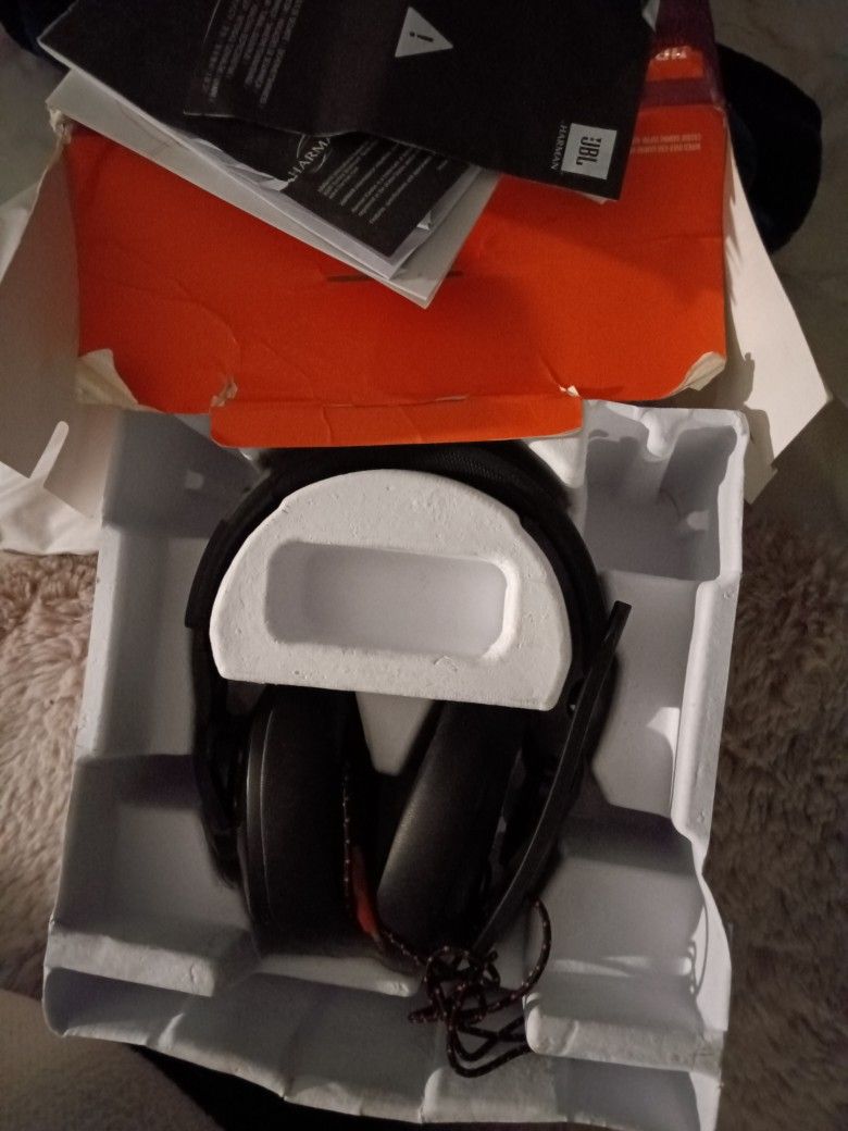 JBL Headphones With Mic New