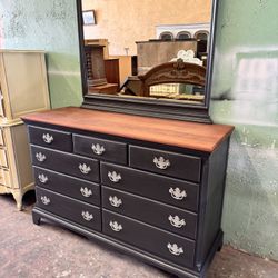 Dresser With Mirror