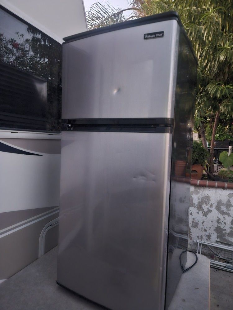 Magic Chef 4ft Refrigerator 
