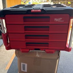 Milwaukee 4 Drawer Pack out 