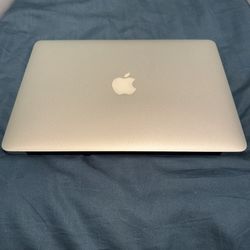 Apple MacBook Air A1466 Very Clean Holds Charge Won’t Power On-For Parts W/ Box