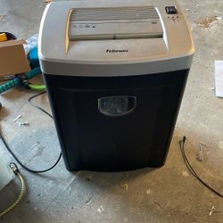 Fellows Paper Shredder 