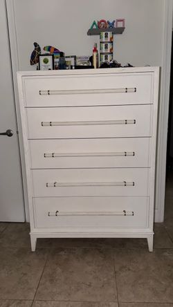 Rooms To Go White 5-Drawer Dresser – Like New