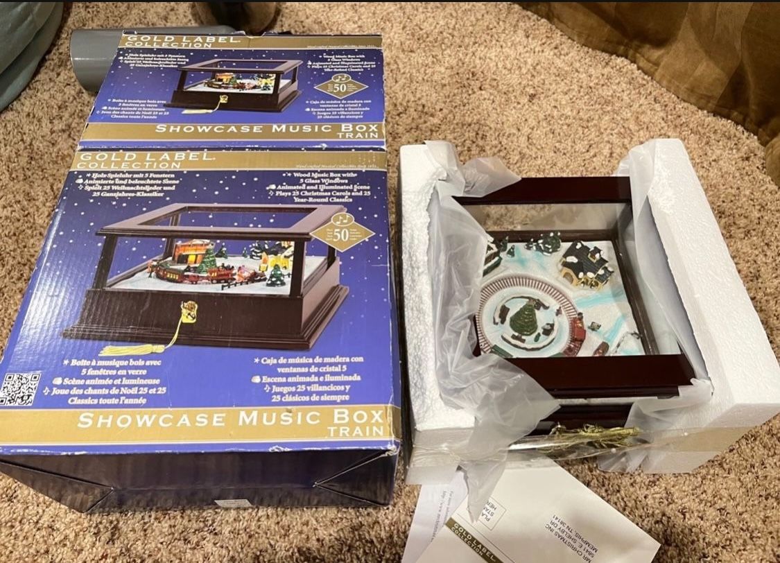 Mr. Christmas Mr. Christmas Holiday Gold Label Collection Showcase Music Box wit